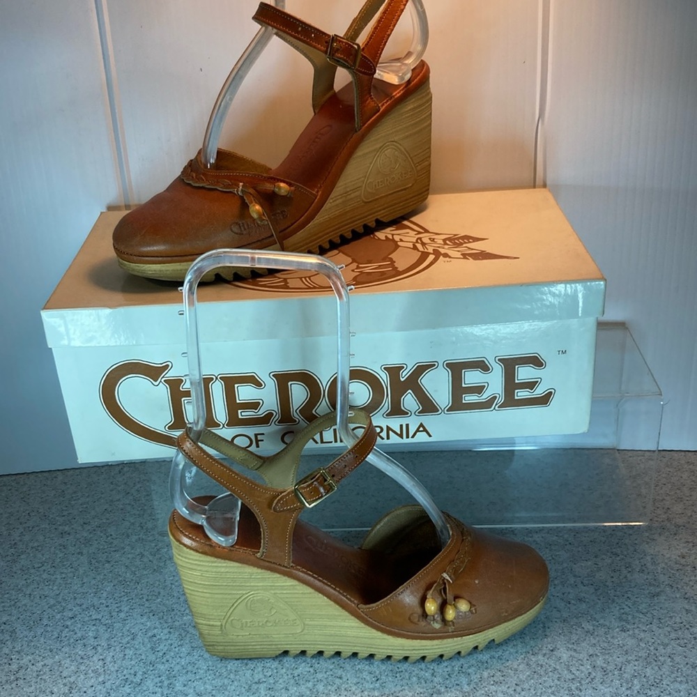 Vintage 80’s Cherokee‎ wedge heels. Cognac leather size 5 original box